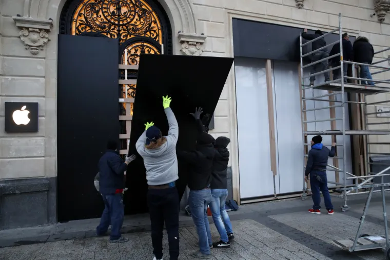 Dan nakon žestokih sukoba: Nasilni prosvjedi razorili Pariz, &scaron;tete su goleme
