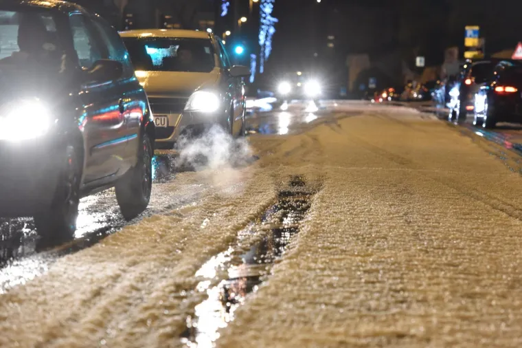 Nevjerojatno: U samo nekoliko minuta zabijelile se ulice dalmatinskog grada