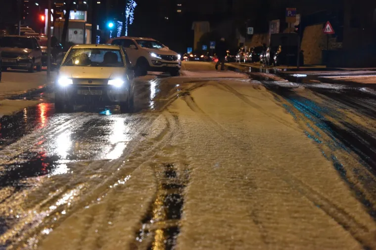 Nevjerojatno: U samo nekoliko minuta zabijelile se ulice dalmatinskog grada