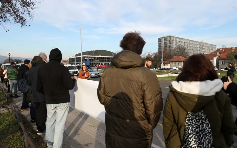 Prosvjed protiv spomenika Tuđmanu: 'Dana&scaron;nja Hrvatska - najvjerniji spomenik Tuđmanu'