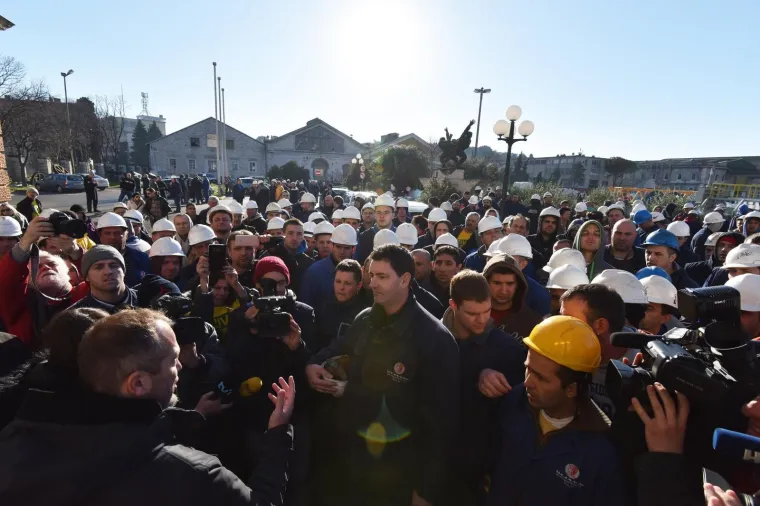 Kako smo u 2018. uni&scaron;tili brodogradnju? Propast Uljanika i 3. maja u 30-ak fotografija