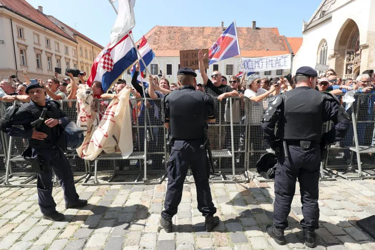 Kako smo u 2018. uni&scaron;tili brodogradnju? Propast Uljanika i 3. maja u 30-ak fotografija
