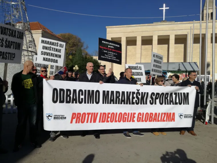 Hrvatska se zalaže za zakonite, održive i kontrolirane migracije, a svejedno ljudi prosvjeduju protiv potpisivanja Marake&scaron;kog sporazuma. Tako su se tijekom prosvjeda mogli čuti uzvici: "nećemo Arape," "izdaja," "masonerija"