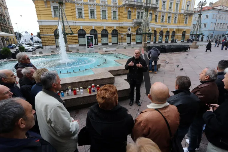 Nemaju kip, ali imaju kartonskog Tuđmana: Građani Rijeke obilježili 19. godi&scaron;njicu smrti prvog hrvatskog predsjednika