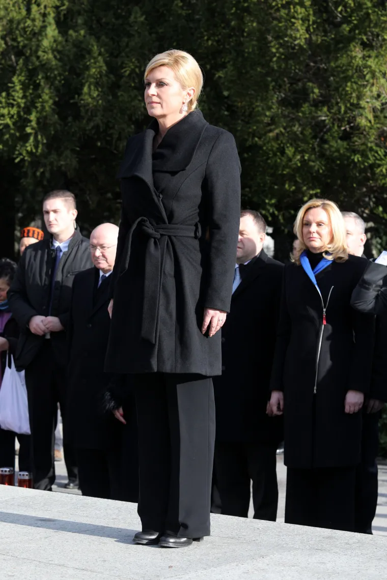 Predsjednica Kolinda Grabar-Kitarović položila vijenac na Tuđmanovom grobu