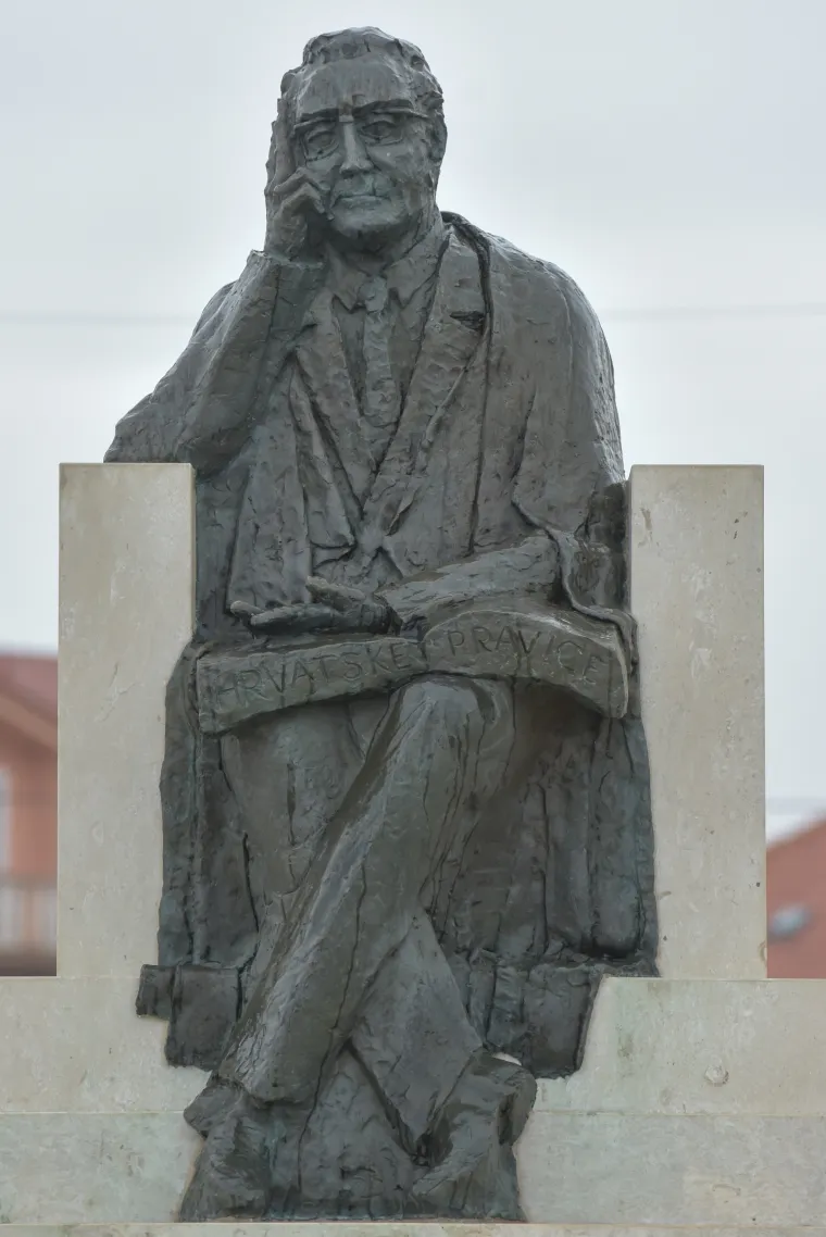 U čemu je problem? Tuđman je neprepoznatljiv, kipari ne znaju pokazati njegovo lice