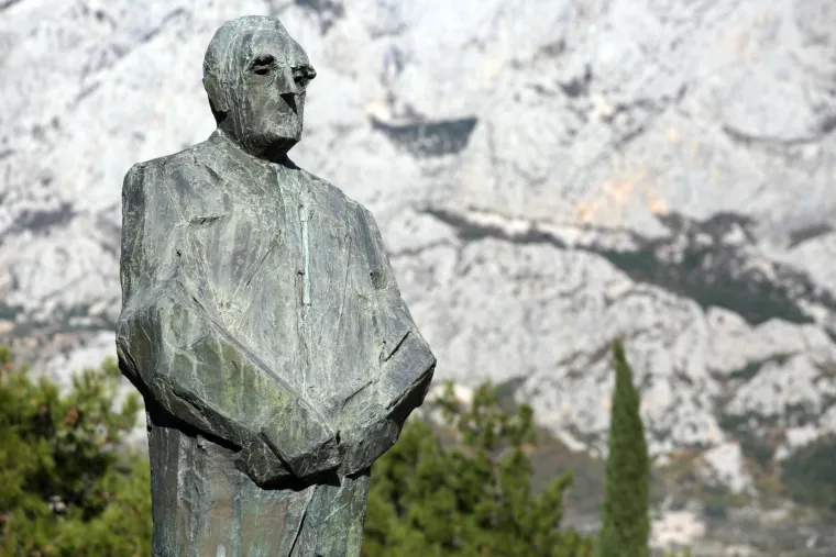 U čemu je problem? Tuđman je neprepoznatljiv, kipari ne znaju pokazati njegovo lice