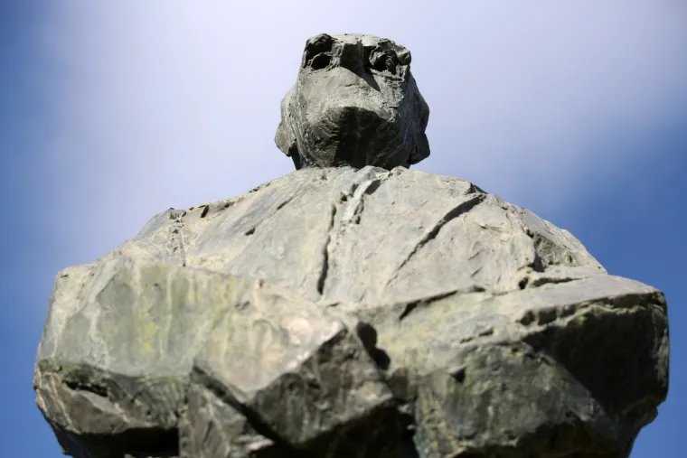 U čemu je problem? Tuđman je neprepoznatljiv, kipari ne znaju pokazati njegovo lice