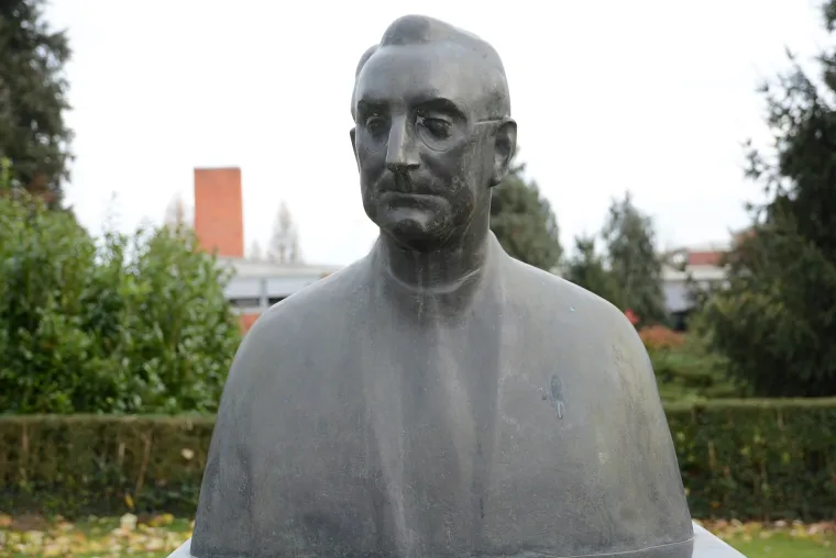 U čemu je problem? Tuđman je neprepoznatljiv, kipari ne znaju pokazati njegovo lice