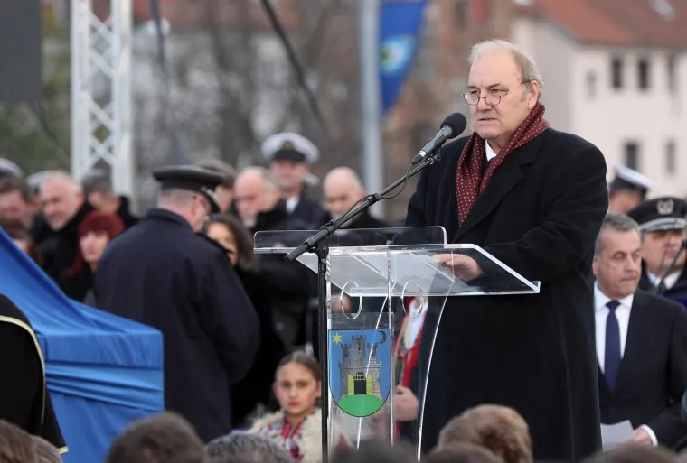 U Zagrebu otkriven spomenik Franji Tuđmanu - pogledajte tko je sve do&scaron;ao