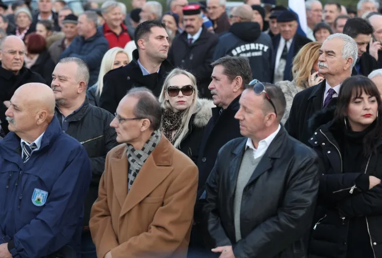 U Zagrebu otkriven spomenik Franji Tuđmanu - pogledajte tko je sve do&scaron;ao