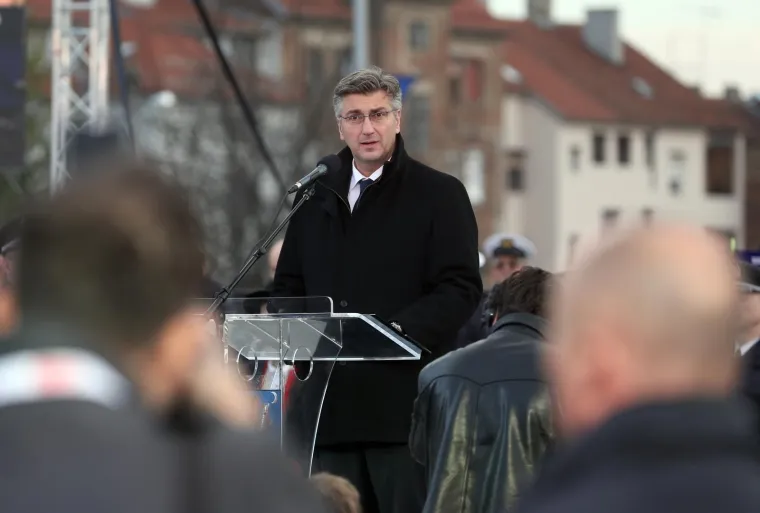 U Zagrebu otkriven spomenik Franji Tuđmanu - pogledajte tko je sve do&scaron;ao