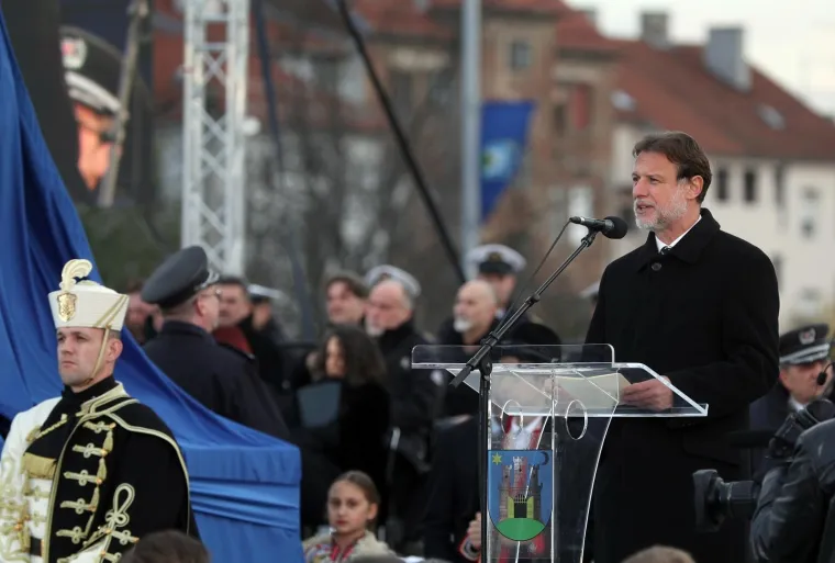 U Zagrebu otkriven spomenik Franji Tuđmanu - pogledajte tko je sve do&scaron;ao