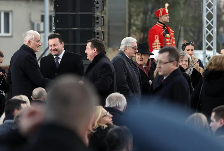 U Zagrebu otkriven spomenik Franji Tuđmanu - pogledajte tko je sve do&scaron;ao