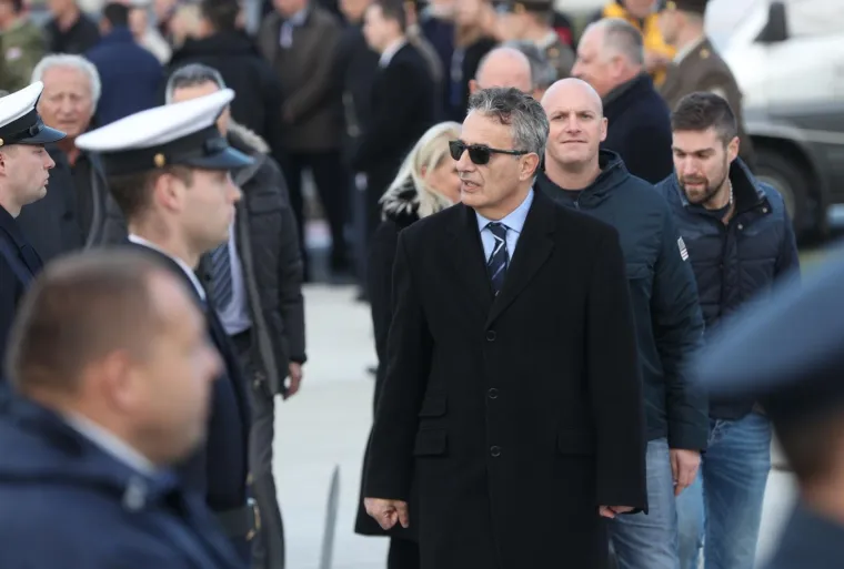 OTKRIVANJE SPOMENIKA TUĐMANU: Pogledajte tko je sve od političara stigao na svečanost