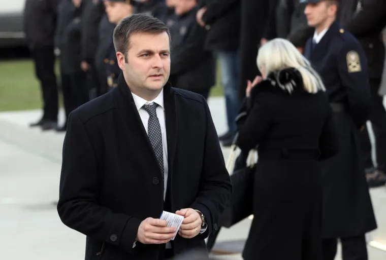 OTKRIVANJE SPOMENIKA TUĐMANU: Pogledajte tko je sve od političara stigao na svečanost