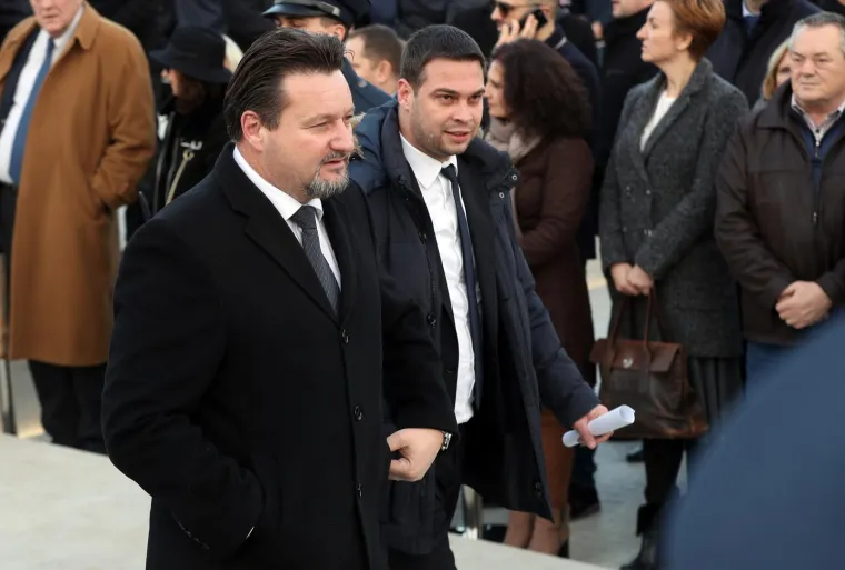 OTKRIVANJE SPOMENIKA TUĐMANU: Pogledajte tko je sve od političara stigao na svečanost