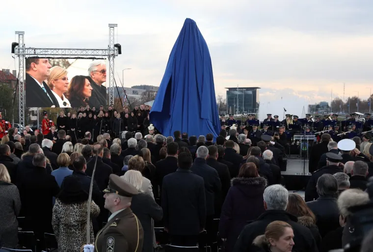 OTKRIVANJE SPOMENIKA TUĐMANU: Pogledajte tko je sve od političara stigao na svečanost