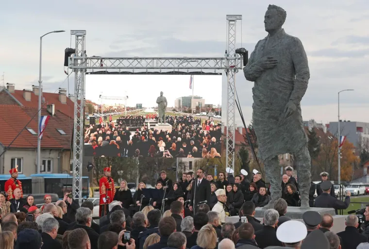 OTKRIVANJE SPOMENIKA TUĐMANU: Pogledajte tko je sve od političara stigao na svečanost