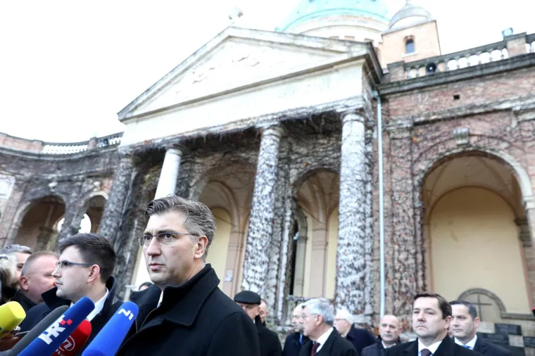 19. OBLJETNICA SMRTI PRVOG HRVATSKOG PREDSJEDNIKA: HDZ položio vijenac na Tuđmanov grob