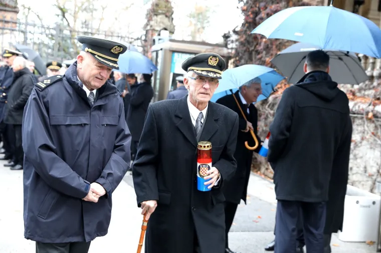 19. OBLJETNICA SMRTI PRVOG HRVATSKOG PREDSJEDNIKA: HDZ položio vijenac na Tuđmanov grob