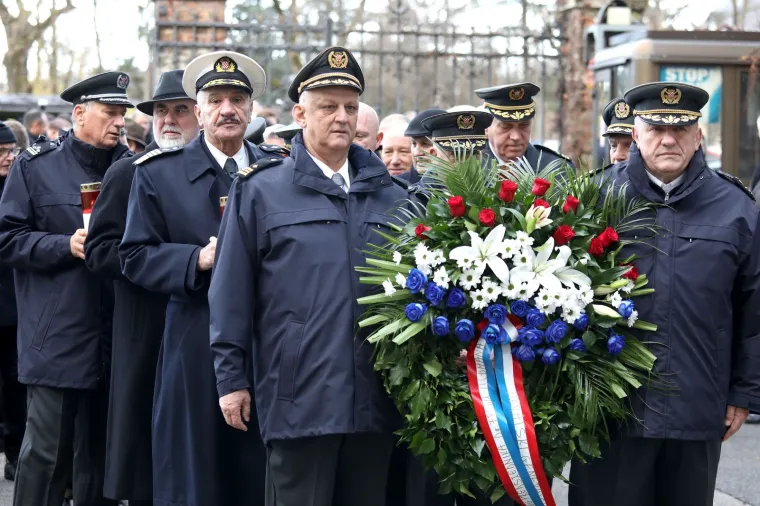 19. OBLJETNICA SMRTI PRVOG HRVATSKOG PREDSJEDNIKA: HDZ položio vijenac na Tuđmanov grob