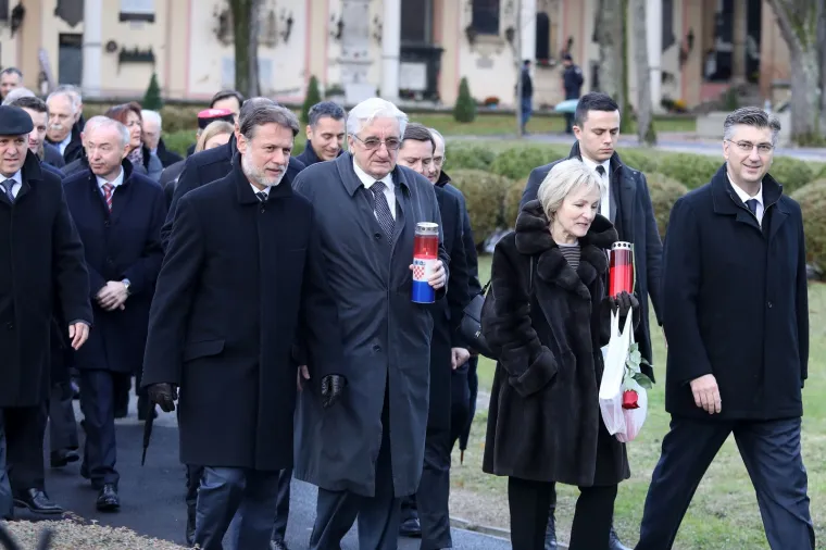 19. OBLJETNICA SMRTI PRVOG HRVATSKOG PREDSJEDNIKA: HDZ položio vijenac na Tuđmanov grob