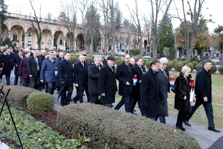 19. OBLJETNICA SMRTI PRVOG HRVATSKOG PREDSJEDNIKA: HDZ položio vijenac na Tuđmanov grob