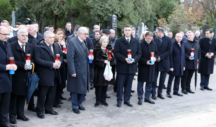19. OBLJETNICA SMRTI PRVOG HRVATSKOG PREDSJEDNIKA: HDZ položio vijenac na Tuđmanov grob