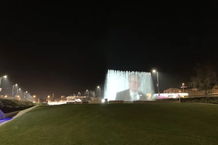 Zagreb: Projekcija fotografije dr. Franje Tuđmana na fontanama ispred NSK