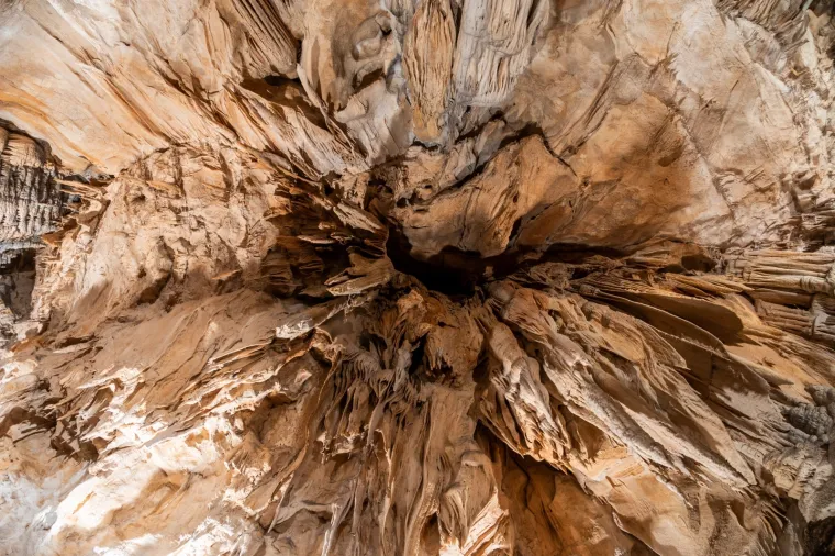 Cerovačke spilje su najveći spiljski kompleks u Hrvatskoj. Nalaze se četiri kilometra jugozapadno od Gračaca, na sjevernoistočnoj padini velebitskog brda Crnopac (1403 m), u južnom dijelu Parka prirode Velebit.