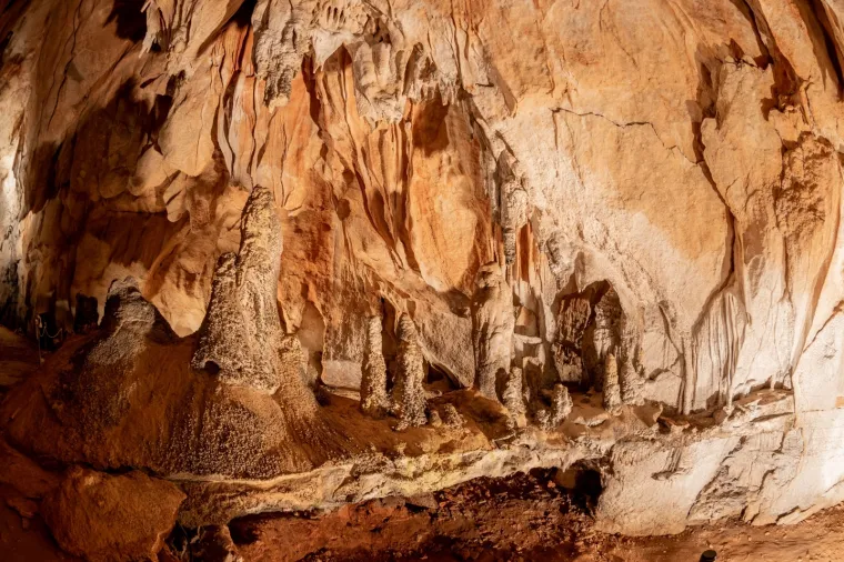 Cerovačke spilje su najveći spiljski kompleks u Hrvatskoj. Nalaze se četiri kilometra jugozapadno od Gračaca, na sjevernoistočnoj padini velebitskog brda Crnopac (1403 m), u južnom dijelu Parka prirode Velebit.