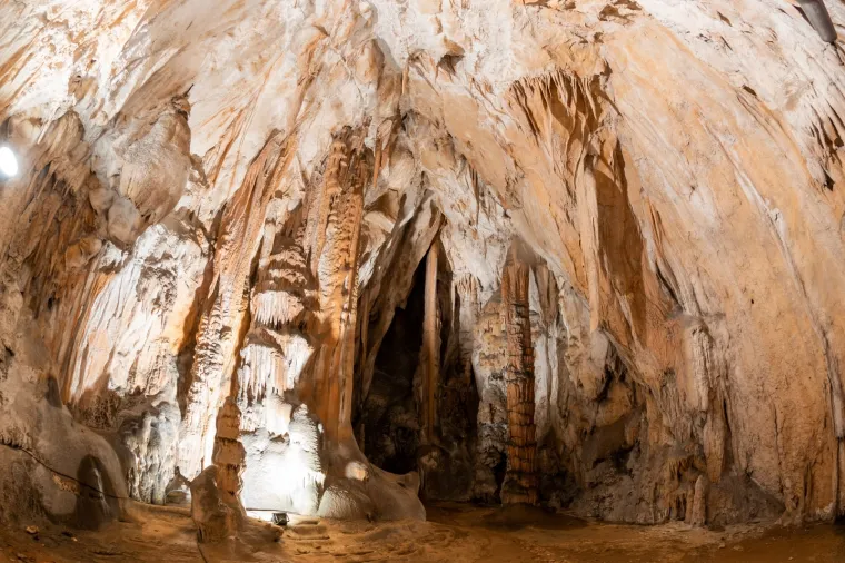 Cerovačke spilje su najveći spiljski kompleks u Hrvatskoj. Nalaze se četiri kilometra jugozapadno od Gračaca, na sjevernoistočnoj padini velebitskog brda Crnopac (1403 m), u južnom dijelu Parka prirode Velebit.