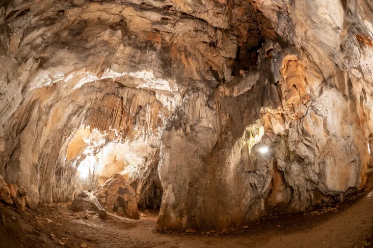 Cerovačke spilje su najveći spiljski kompleks u Hrvatskoj. Nalaze se četiri kilometra jugozapadno od Gračaca, na sjevernoistočnoj padini velebitskog brda Crnopac (1403 m), u južnom dijelu Parka prirode Velebit.