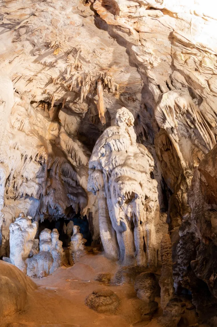 Cerovačke spilje su najveći spiljski kompleks u Hrvatskoj. Nalaze se četiri kilometra jugozapadno od Gračaca, na sjevernoistočnoj padini velebitskog brda Crnopac (1403 m), u južnom dijelu Parka prirode Velebit.
