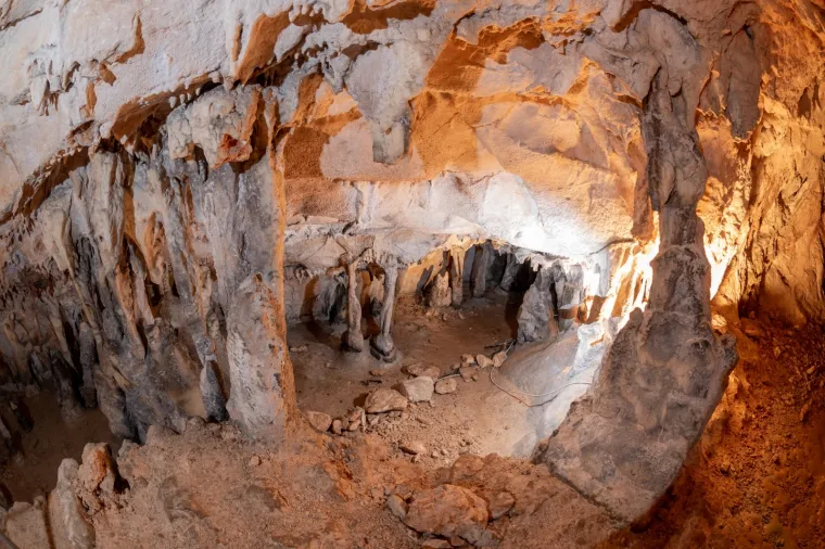 Cerovačke spilje su najveći spiljski kompleks u Hrvatskoj. Nalaze se četiri kilometra jugozapadno od Gračaca, na sjevernoistočnoj padini velebitskog brda Crnopac (1403 m), u južnom dijelu Parka prirode Velebit.