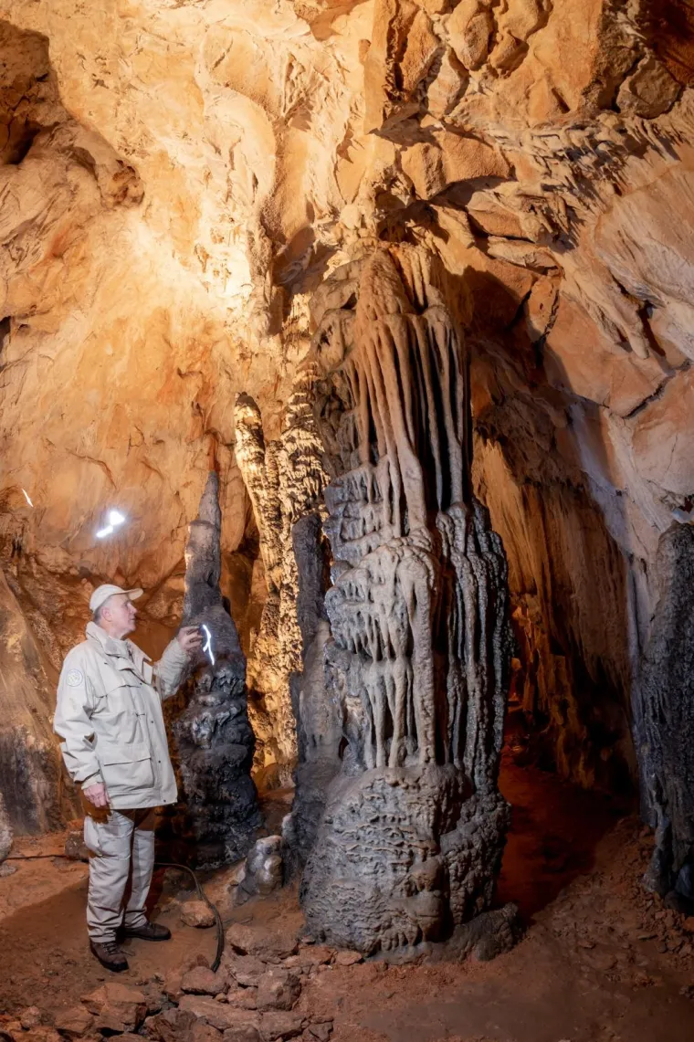 Cerovačke spilje su najveći spiljski kompleks u Hrvatskoj. Nalaze se četiri kilometra jugozapadno od Gračaca, na sjevernoistočnoj padini velebitskog brda Crnopac (1403 m), u južnom dijelu Parka prirode Velebit.