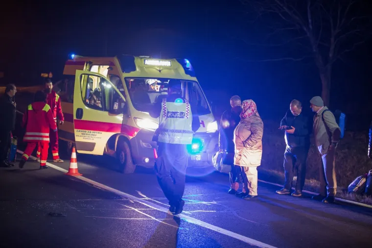 U Laslovu autobus pun putnika sletio u kanal, ozlijeđeno više osoba