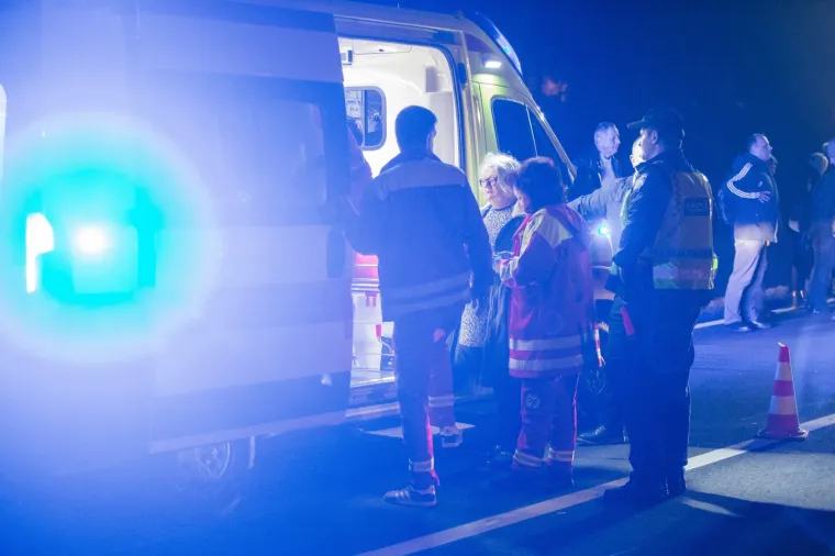 U Laslovu autobus pun putnika sletio u kanal, ozlijeđeno više osoba