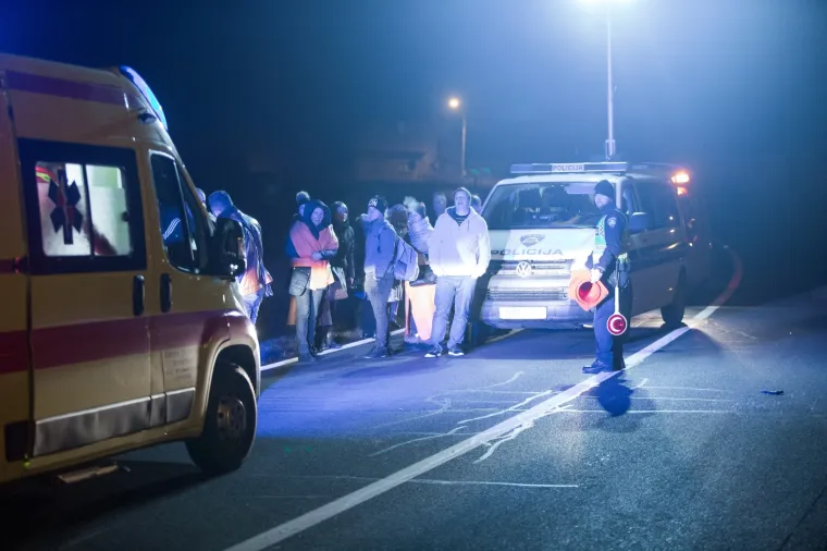 U Laslovu autobus pun putnika sletio u kanal, ozlijeđeno više osoba