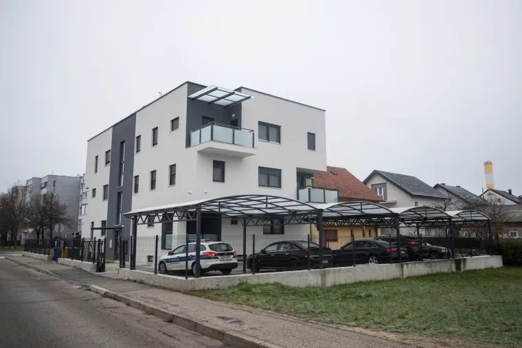 FOTO U Velikoj Gorici tijekom noći izgorio auto na parkirali&scaron;tu