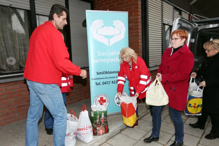 Veliko karlovačko srce: Donirali namirnice Socijalnoj samoposluzi i tako im uljep&scaron;ali blagdane