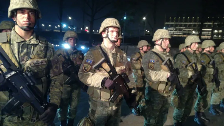 RTL usred napete situacije na Kosovu: Vučić obilazi granicu, NATO helikopteri nad Pri&scaron;tinom