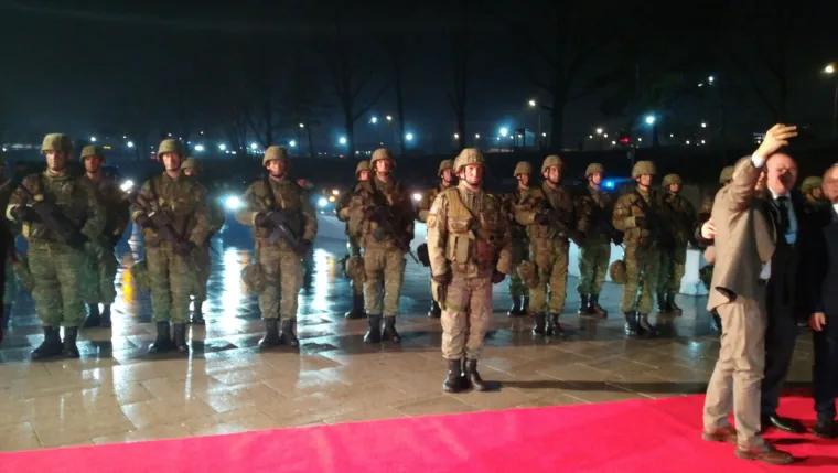 RTL usred napete situacije na Kosovu: Vučić obilazi granicu, NATO helikopteri nad Pri&scaron;tinom