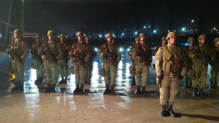 RTL usred napete situacije na Kosovu: Vučić obilazi granicu, NATO helikopteri nad Pri&scaron;tinom