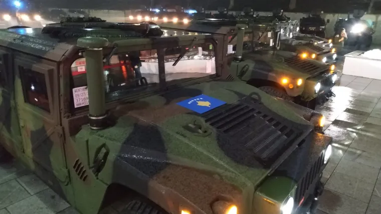 RTL usred napete situacije na Kosovu: Vučić obilazi granicu, NATO helikopteri nad Pri&scaron;tinom