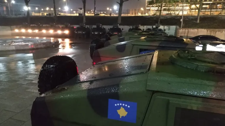 RTL usred napete situacije na Kosovu: Vučić obilazi granicu, NATO helikopteri nad Pri&scaron;tinom