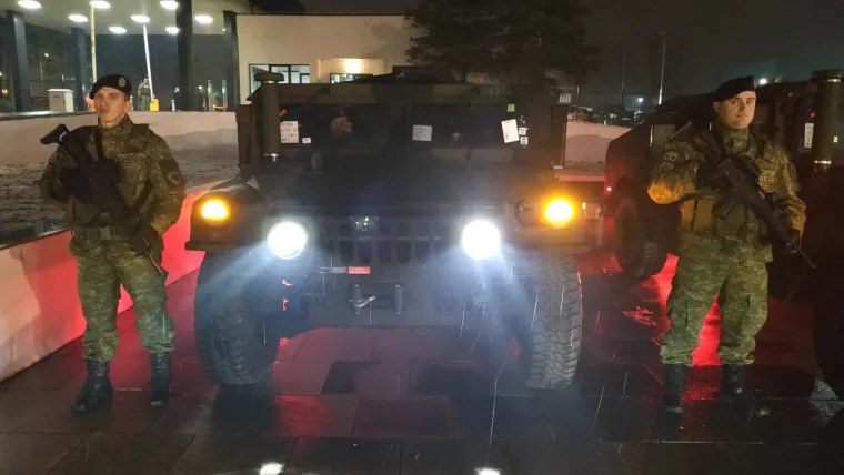 RTL usred napete situacije na Kosovu: Vučić obilazi granicu, NATO helikopteri nad Pri&scaron;tinom