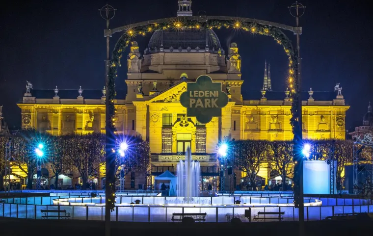 Romantična bajka u srcu Zagreba: Fenjeri i &Scaron;uma Striborova oživjeli božićnu čaroliju