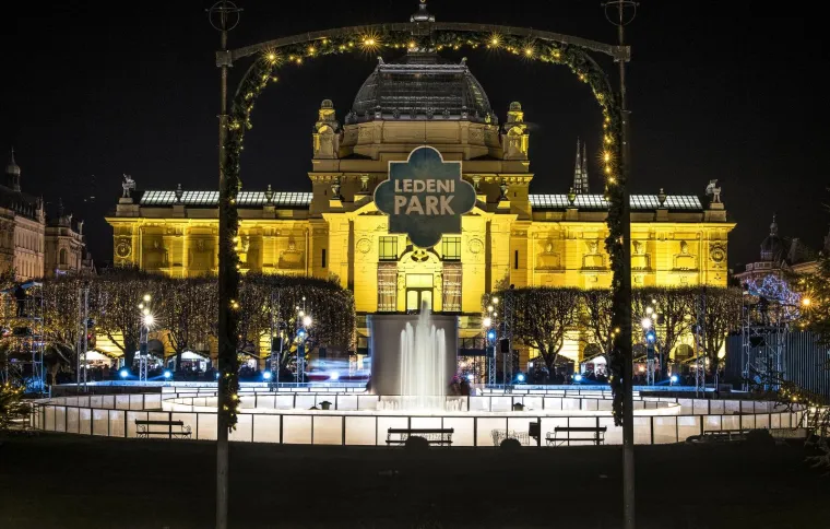 Romantična bajka u srcu Zagreba: Fenjeri i &Scaron;uma Striborova oživjeli božićnu čaroliju